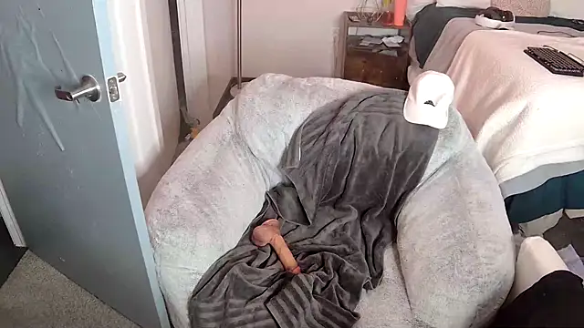 Snapshot of mistermouthy chatting on 09-16-25, 01:28 mistermouthy online show from 09-16-25, 01:28