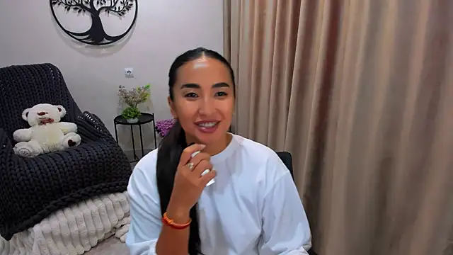 Snapshot of worldofkim chatting on 10-09-25, 10:46 worldofkim online show from 10-09-25, 10:46