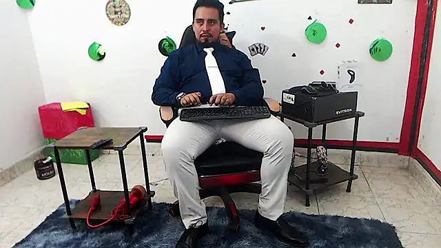 Snapshot of KalethBigDick chatting on 05-14-26, 11:17 KalethBigDick online show from 05-14-26, 11:17