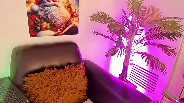 Miia Thompsonn online show from 12-06-24, 03:08