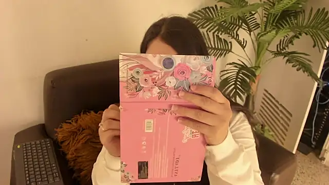 Miia Thompsonn online show from 01-17-25, 10:01