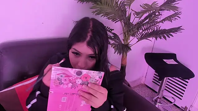 Miia Thompsonn online show from 03-19-25, 03:20