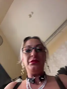 Snapshot of Luiza_Hammer chatting on 05-18-26, 12:55 Luiza Hammer online show from 05-18-26, 12:55