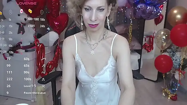 Snapshot of AdrianaSea chatting on 02-13-25, 07:45 AdrianaSea online show from 02-13-25, 07:45