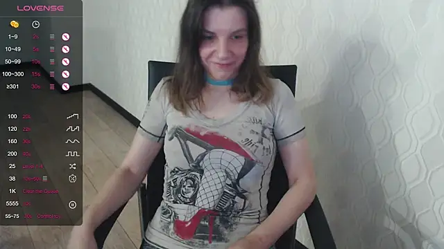 Snapshot of LisaHeart chatting on 06-25-26, 11:31 LisaHeart online show from 06-25-26, 11:31