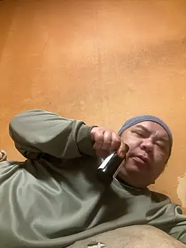 Snapshot of punk0805 chatting on 02-14-26, 05:10 punk0805 online show from 02-14-26, 05:10