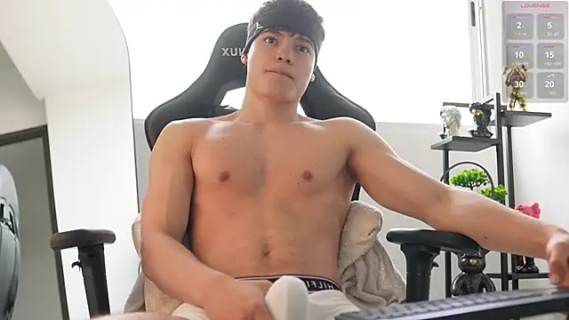 Max cortes1 online show from 10-22-25, 03:45