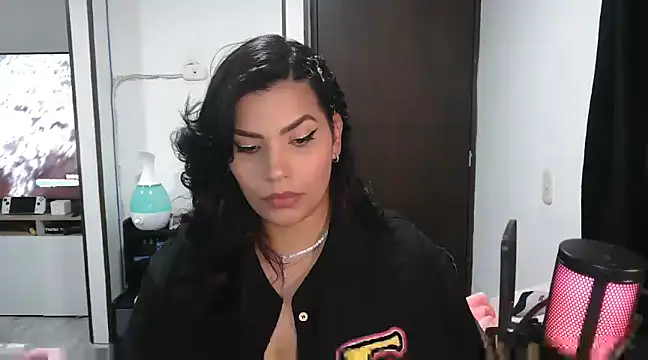 CarolinaRincon online show from 03-18-25, 09:53