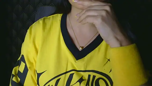 Snapshot of Mishika_Gill chatting on 06-25-26, 04:12 Mishika Gill online show from 06-25-26, 04:12