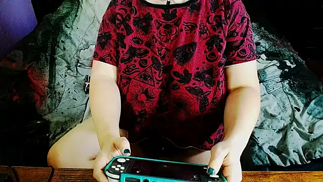 Snapshot of Chloenightmare chatting on 04-10-26, 06:40 Chloenightmare online show from 04-10-26, 06:40