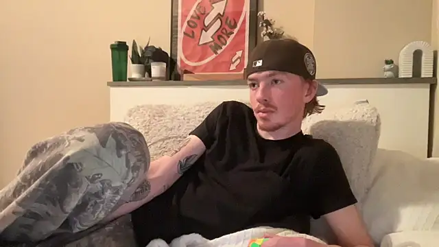 Snapshot of younghungginger chatting on 12-13-24, 11:39 younghungginger online show from 12-13-24, 11:39