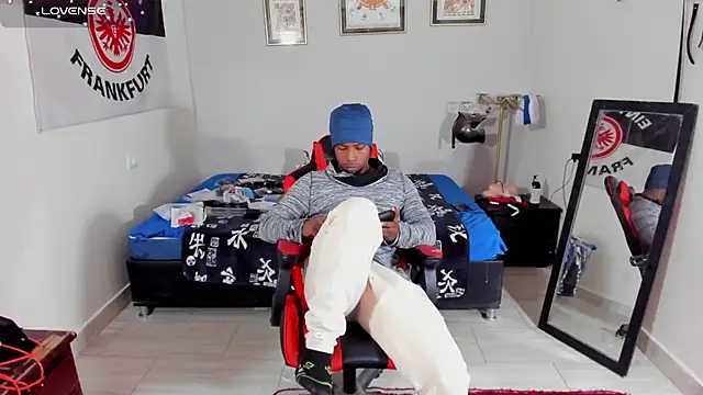 AlejoKhalifa  online show from 11-25-25, 10:15