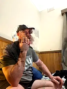 Scoobeysnacks online show from 04-17-26, 04:10