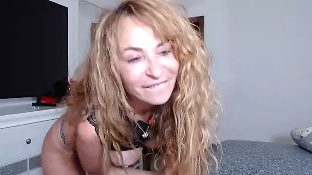LadyyEvolet online show from 05-19-26, 04:13