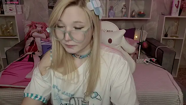 MeowkaKitty online show from 02-15-26, 02:08