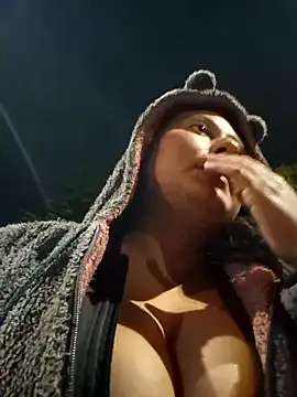 Snapshot of Celeem_ chatting on 02-12-26, 05:24 Celeem online show from 02-12-26, 05:24