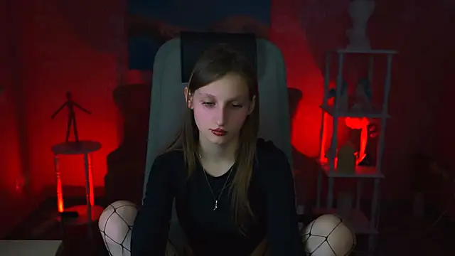 EllaHorton online show from 01-30-25, 03:51