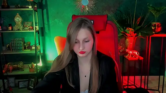 EllaHorton online show from 02-28-25, 03:37