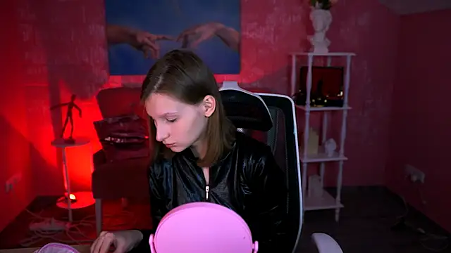 Snapshot of EllaHorton chatting on 04-21-26, 04:56 EllaHorton online show from 04-21-26, 04:56