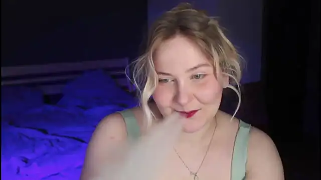 Snapshot of sensual_girrrl chatting on 06-11-26, 12:19 sensual girrrl online show from 06-11-26, 12:19