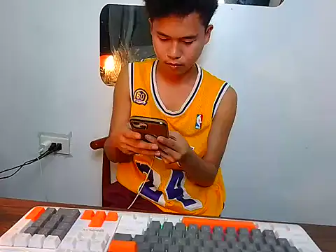 Snapshot of Asiantwink21 chatting on 09-17-25, 02:30 Asiantwink21 online show from 09-17-25, 02:30