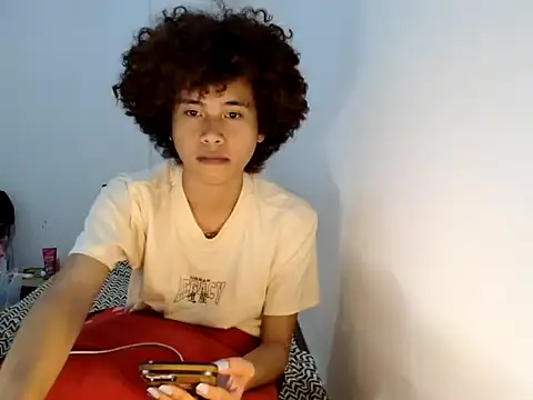 Snapshot of Asiantwink21 chatting on 06-23-26, 02:48 Asiantwink21 online show from 06-23-26, 02:48