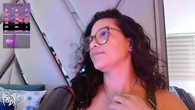 Snapshot of paula_daniela1 chatting on 06-26-26, 10:03 paula daniela1 online show from 06-26-26, 10:03