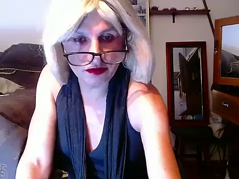 LorenJade online show from 06-18-26, 09:36