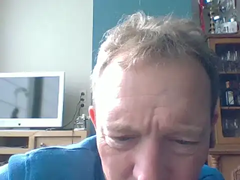 Snapshot of bertolini chatting on 03-02-25, 01:05 bertolini online show from 03-02-25, 01:05