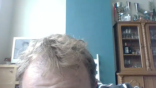 Snapshot of bertolini chatting on 10-16-25, 01:34 bertolini online show from 10-16-25, 01:34