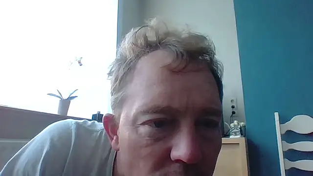 Snapshot of bertolini chatting on 10-30-25, 08:16 bertolini online show from 10-30-25, 08:16