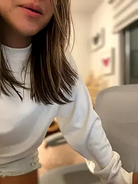 Snapshot of Zarah_Blare chatting on 09-19-25, 03:52 Zarah Blare online show from 09-19-25, 03:52