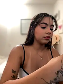 Snapshot of Zarah_Blare chatting on 09-30-25, 01:10 Zarah Blare online show from 09-30-25, 01:10