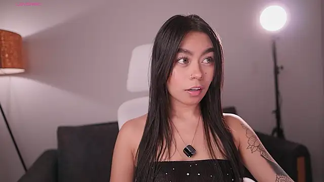 Snapshot of GigiLee_ chatting on 04-23-26, 03:19 GigiLee online show from 04-23-26, 03:19