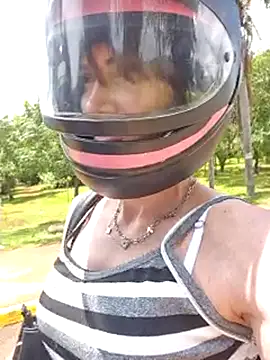 Snapshot of Irresistible24 chatting on 02-01-26, 04:05 Irresistible24 online show from 02-01-26, 04:05