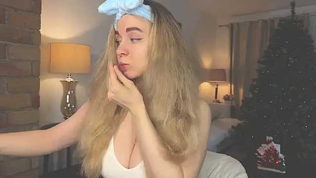 Snapshot of hotexclusive_ chatting on 12-13-24, 04:00 hotexclusive online show from 12-13-24, 04:00