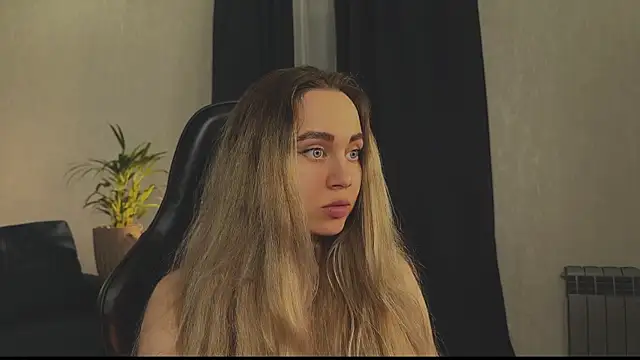 Snapshot of hotexclusive_ chatting on 03-22-25, 11:20 hotexclusive online show from 03-22-25, 11:20