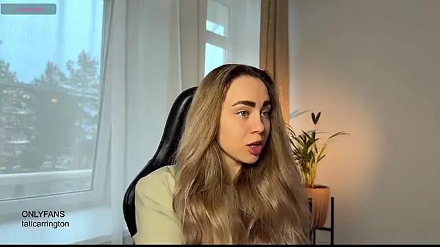 Snapshot of hotexclusive_ chatting on 10-20-25, 04:02 hotexclusive online show from 10-20-25, 04:02