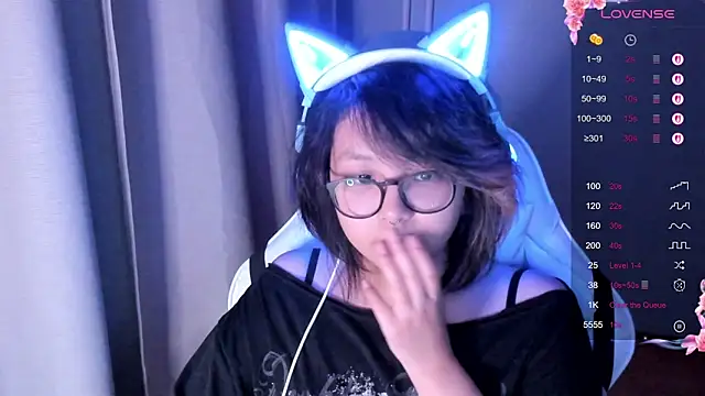 Snapshot of maydaykimmy chatting on 10-10-25, 08:41 maydaykimmy online show from 10-10-25, 08:41