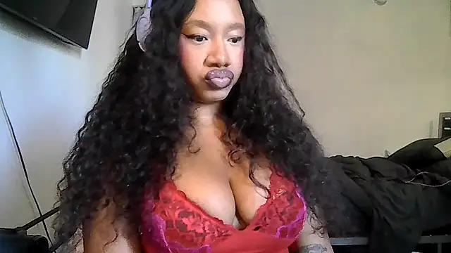 Snapshot of goddessdaisysky chatting on 04-26-26, 05:32 goddessdaisysky online show from 04-26-26, 05:32