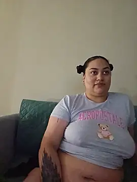 Snapshot of honeeyyy_pot chatting on 06-08-26, 01:28 honeeyyy pot online show from 06-08-26, 01:28