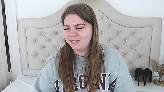 Snapshot of AbbyPleasure chatting on 01-28-25, 01:27 AbbyPleasure online show from 01-28-25, 01:27