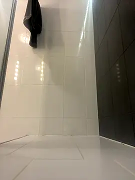 Snapshot of tomaszshow chatting on 11-15-25, 04:21 tomaszshow online show from 11-15-25, 04:21