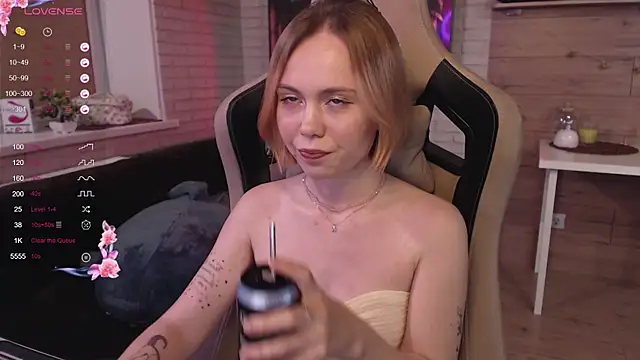 Snapshot of lucy_mirror chatting on 09-17-25, 08:10 lucy mirror online show from 09-17-25, 08:10