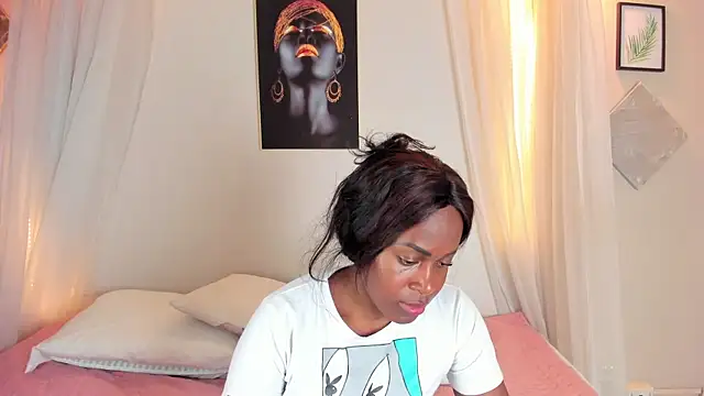 Snapshot of Kenia_Montez chatting on 01-18-25, 05:20 Kenia Montez online show from 01-18-25, 05:20