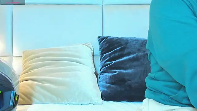 Snapshot of charlotte01__ chatting on 10-04-25, 10:13 charlotte01   online show from 10-04-25, 10:13