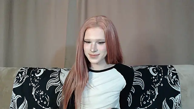 Snapshot of Sexpired_Princess chatting on 03-29-26, 06:57 Sexpired Princess online show from 03-29-26, 06:57
