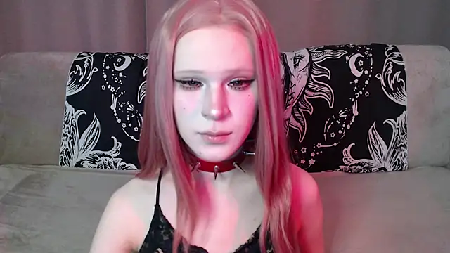 Snapshot of Sexpired_Princess chatting on 07-14-26, 04:13 Sexpired Princess online show from 07-14-26, 04:13