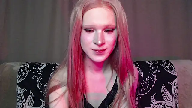 Snapshot of Sexpired_Princess chatting on 07-26-26, 07:15 Sexpired Princess online show from 07-26-26, 07:15