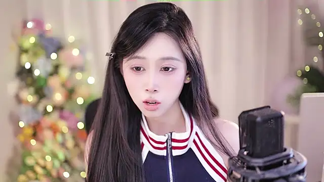 Snapshot of SleepArtist chatting on 02-19-25, 01:17 SleepArtist online show from 02-19-25, 01:17